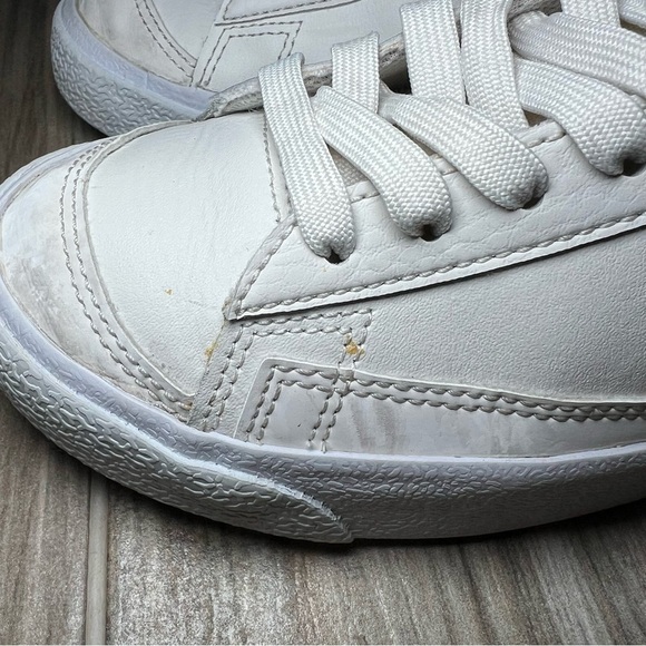 Nike Blazers Mid ‘77 Sneakers White With Iridescent Swoosh Youth Size 4Y - Picture 11 of 12